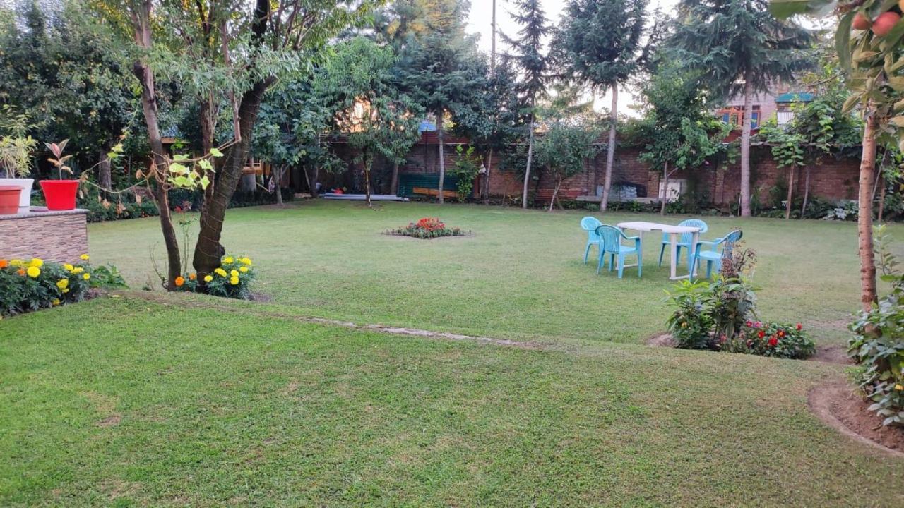 The Clover Inn Srīnagar Zewnętrze zdjęcie