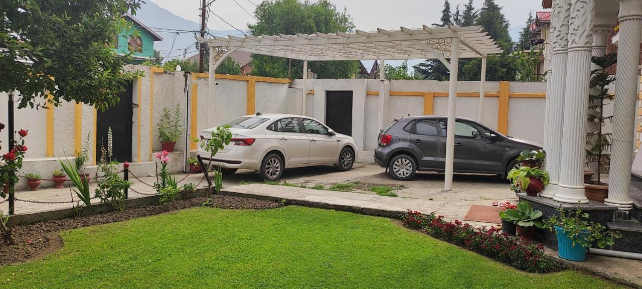 The Clover Inn Srīnagar Zewnętrze zdjęcie