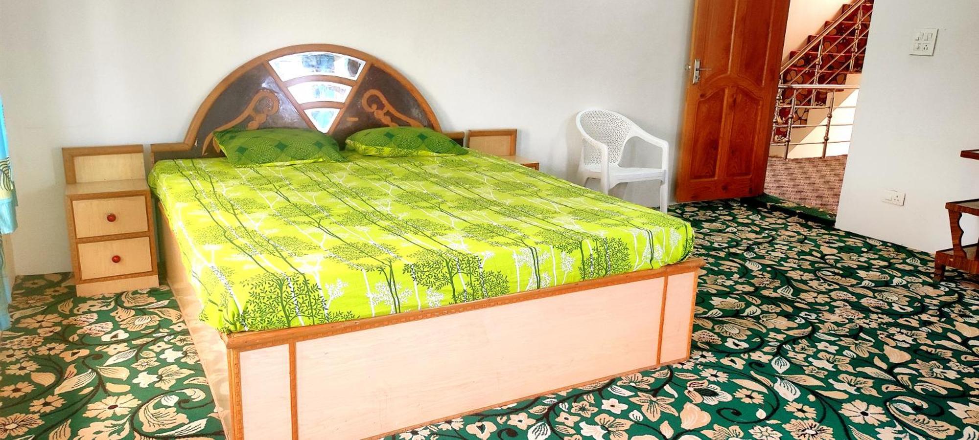 The Clover Inn Srīnagar Zewnętrze zdjęcie