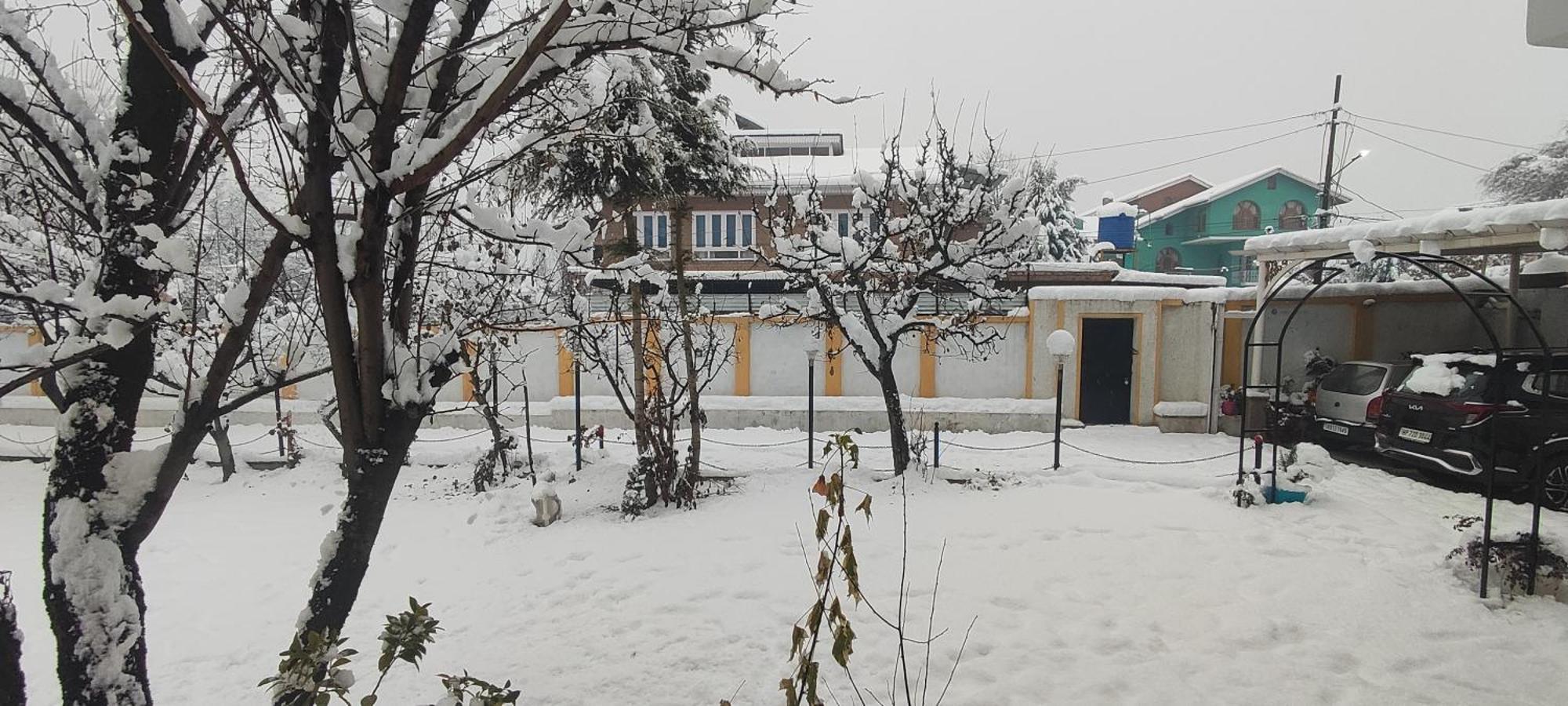The Clover Inn Srīnagar Zewnętrze zdjęcie